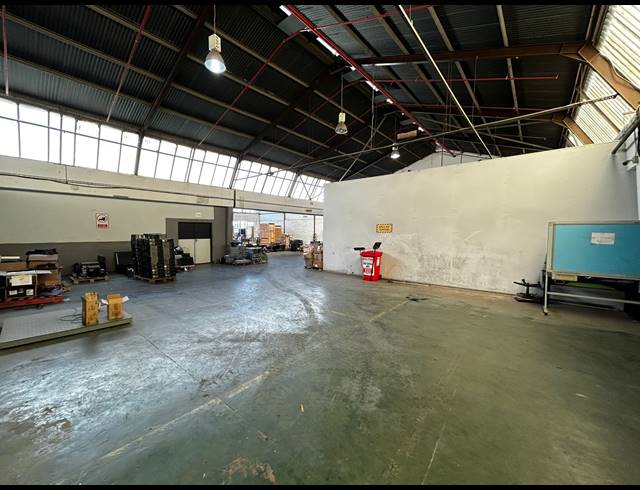 1,985M² WAREHOUSE TO LET IN KEW